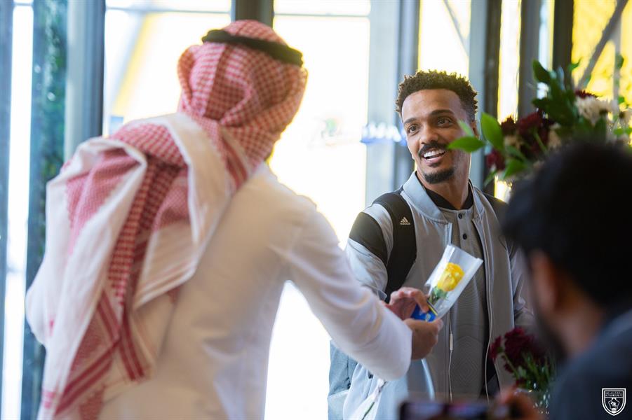 بعثة فريق الطائي تصل بريدة لمواجهة التعاون (صور)