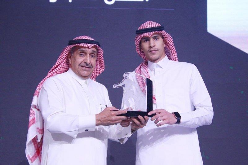 عبدالرزاق حمدالله يتوَّج بجائزة أفضل لاعب في الموسم.. وابن مصطفى يحقق القفاز الذهبي