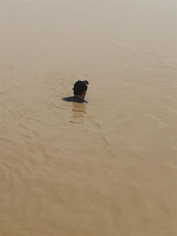 العثور على جثة ثلاثيني جرفت السيول مركبته بالعارضة وانتشال غريق يمني في صبيا