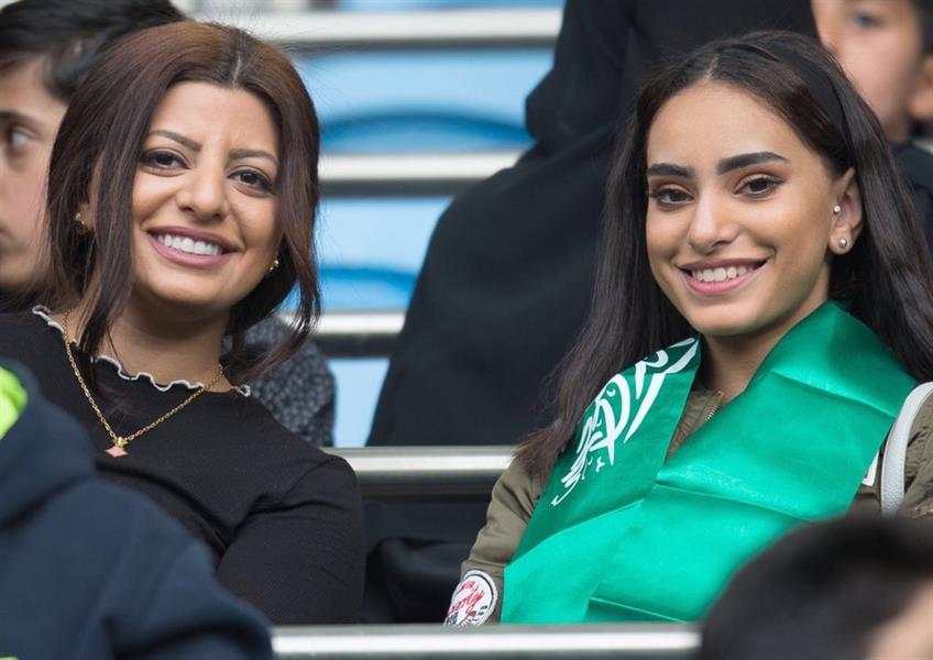 شاهد الحضور الجماهيري السعودي في المباراة الثانية بخليجي 23.. وإماراتيون يرفعون علم المملكة شاهد الحضور الجماهيري السعودي في المباراة الثانية بخليجي 23.. وإماراتيون يرفعون علم المملكة