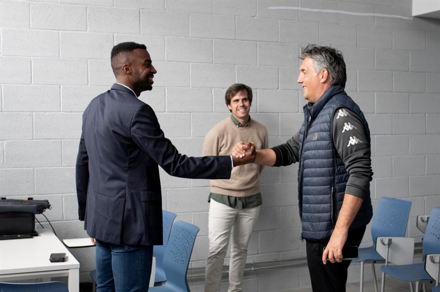 مجموعة يونايتد وورلد تزور برنامج 