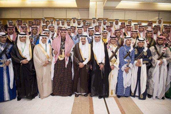 خادم الحرمين الشريفين يرعى حفل تخريج الدفعة خادم الحرمين الشريفين يرعى حفل تخريج الدفعة