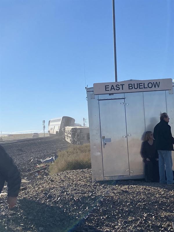 صور.. قتلى وجرحى إثر خروج قطار عن مساره في مونتانا الأميركية صور.. قتلى وجرحى إثر خروج قطار عن مساره في مونتانا الأميركية