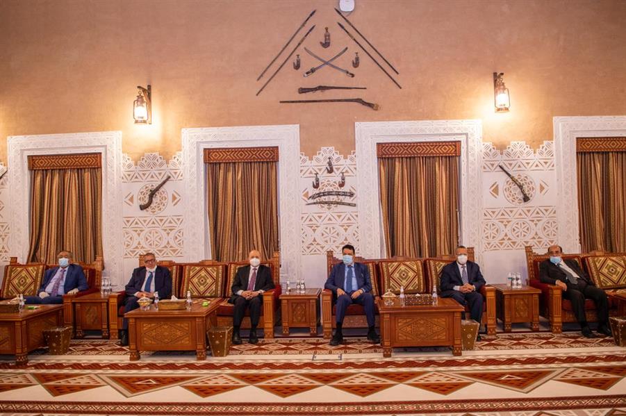  نائب وزير الدفاع يستقبل رئيس مجلس النواب اليمني ومسؤولين يمنيين  