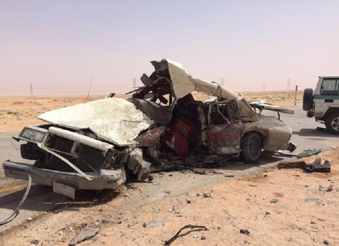 مصرع شخص وإصابة ثلاثة في اصطدام مروع على طريق خريص الأحساء مصرع شخص وإصابة ثلاثة في اصطدام مروع على طريق خريص الأحساء