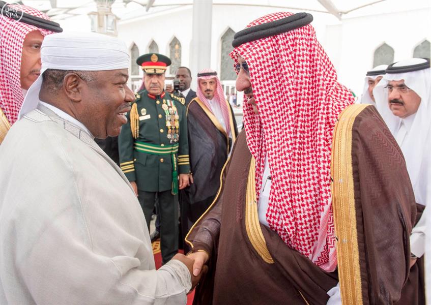 بالصور.. خادم الحرمين يستقبل الرئيس الجابوني ويعقد معه جلسة مباحثات