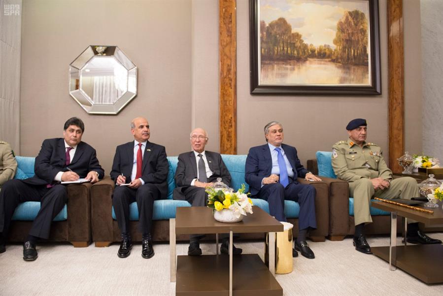 خادم الحرمين يعقد جلسة مباحثات مع رئيس وزراء جمهورية باكستان 