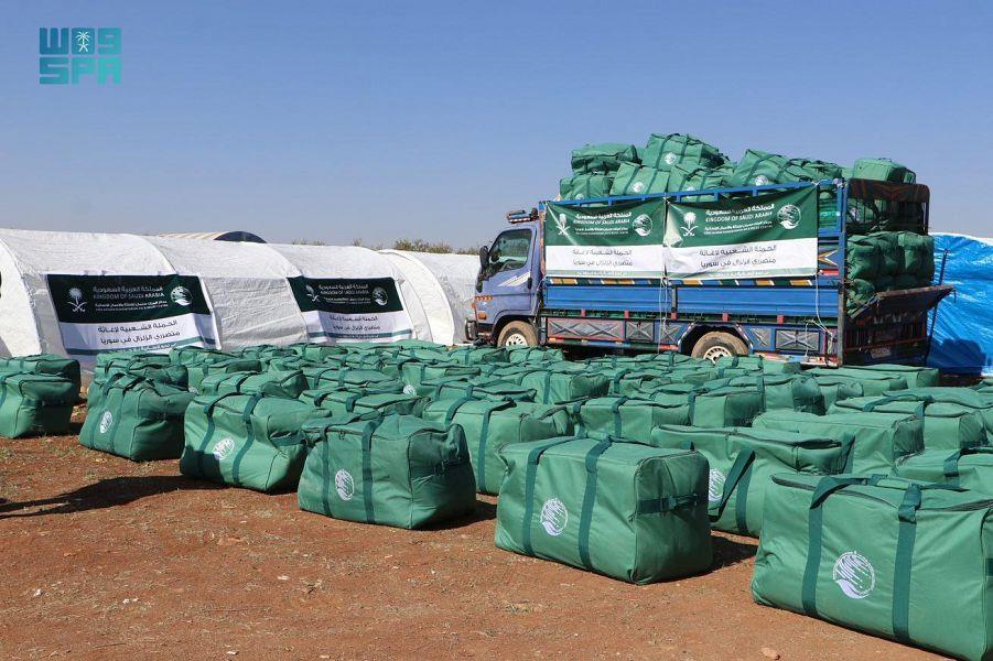 1825 أسرة تستفيد من حقائب 