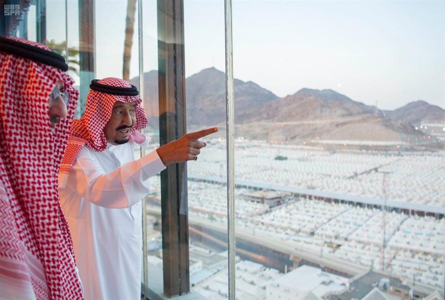 بالفيديو.. خادم الحرمين يصل منى للإشراف على الخدمات المقدمة لضيوف الرحمن 