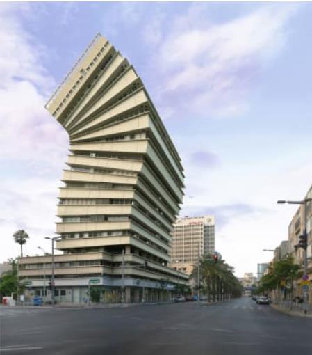 تلاعب في صورة مبنى من أعلى وميله نحو أحد الجوانب