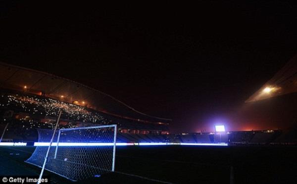 عطل فني يوقف مباراة في الدوري الاوروبي