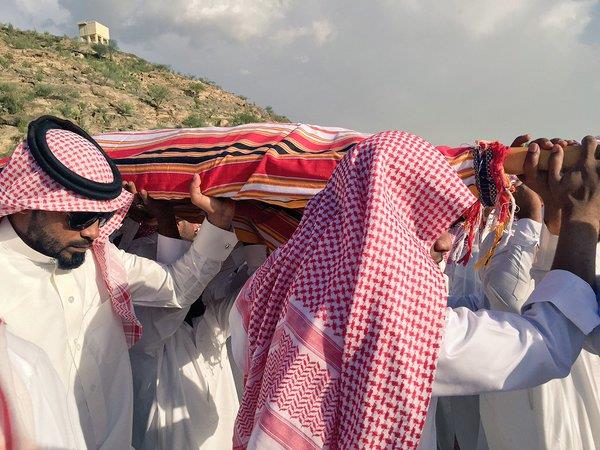 بالصور.. أهالي الريش يشيعون 