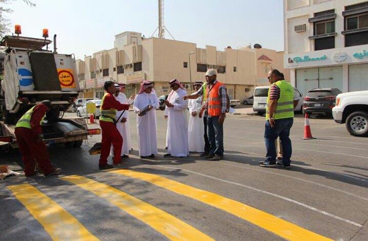 بالصور .. إغلاق 18 موقعاً وضبط 97 مخالفة في حملة لبلدية العليا بالرياض