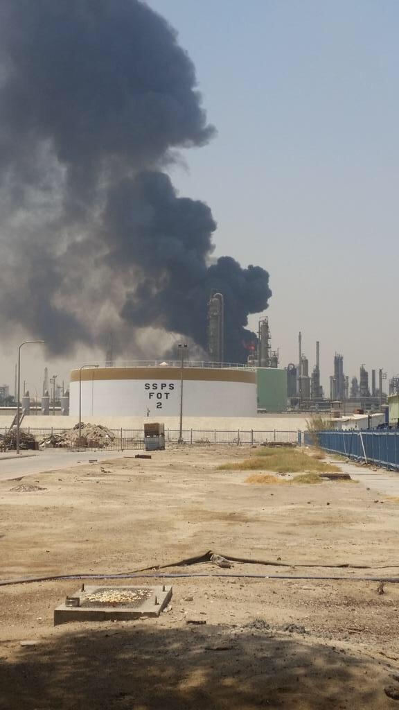 بالفيديو والصور.. انفجار بوحدة لمصفاة الشعيبة الكويتية 