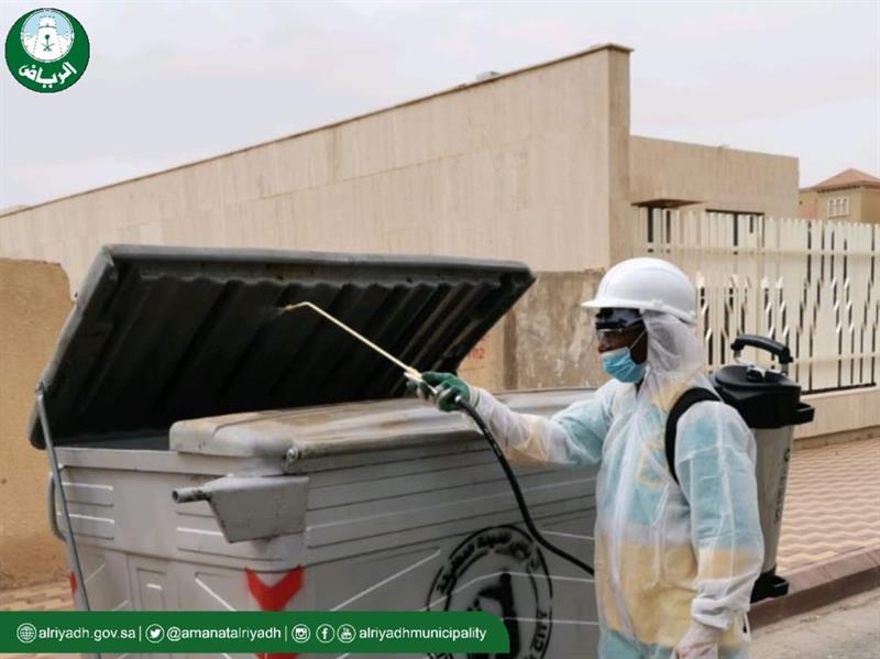 جهود مواجهة كورونا في الرياض.. أسواق تُطهّر وإغلاقات تُتابع ومعقمات توزّع مجاناً جهود مواجهة كورونا في الرياض.. أسواق تُطهّر وإغلاقات تُتابع ومعقمات توزّع مجاناً