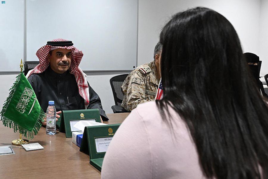 قائدا القوات البحرية والبرية يستقبلان مسؤولين أمريكيين لتعزيز أمن الممرات المائية قائدا القوات البحرية والبرية يستقبلان مسؤولين أمريكيين لتعزيز أمن الممرات المائية