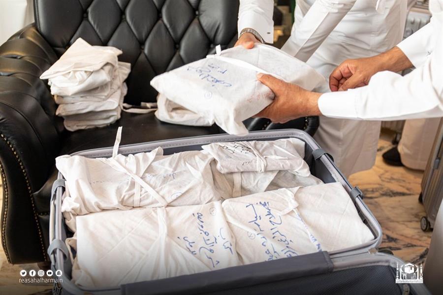 الشيخ صالح بن حميد يزود مكتبة الحرم بـ355 مخطوطة من مكتبة والده