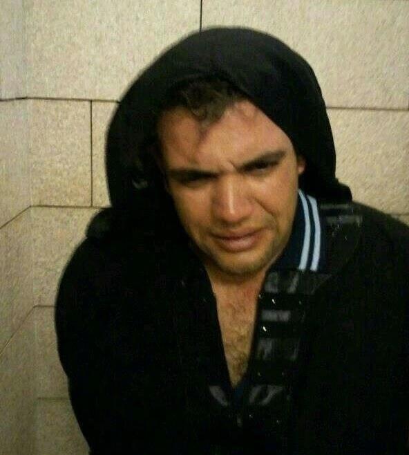 المتنكر بالزي النسائي