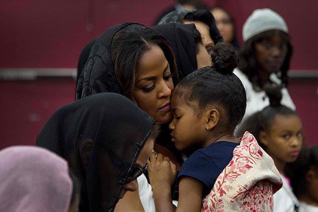 إقامة صلاة الجنازة على بطل الملاكمة محمد علي كلاي .. وأردوغان أبرز الحاضرين ( فيديو وصور)  