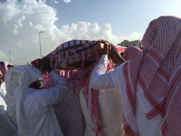 بالصور.. أهالي الريش يشيعون 