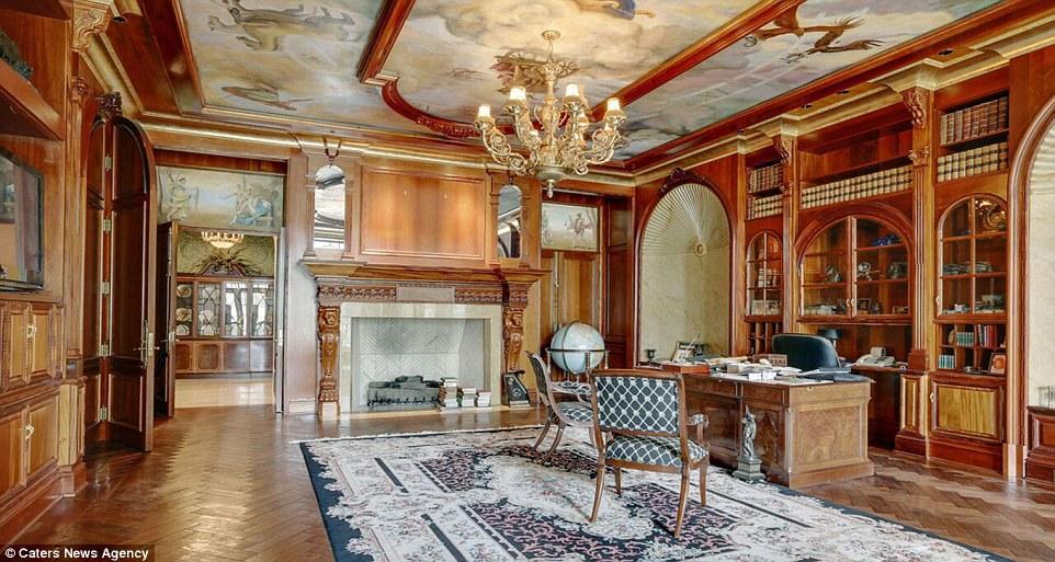 بالصور: عرض قصر فخم على شكل جيتار للبيع في أمريكا بالصور: عرض قصر فخم على شكل جيتار للبيع في أمريكا