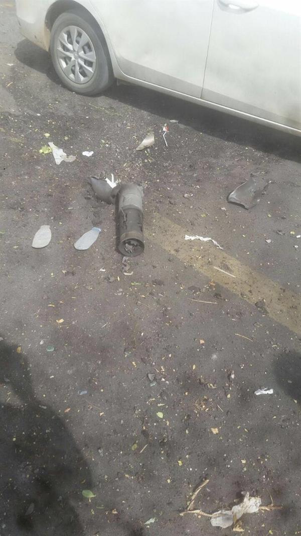 إصابة 4 أشخاص بعد سقوط مقذوفات على محافظة صامطة بجازان إصابة 4 أشخاص بعد سقوط مقذوفات على محافظة صامطة بجازان