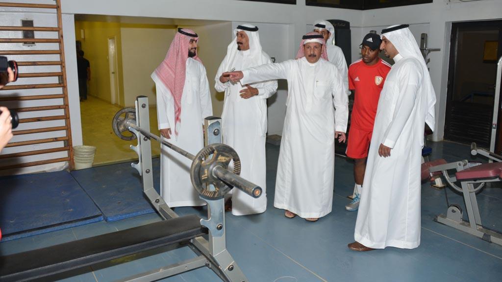 بالصور .. رئيس نجران يتجول في منشآت وملاعب الحرس الوطني بالصور .. رئيس نجران يتجول في منشآت وملاعب الحرس الوطني