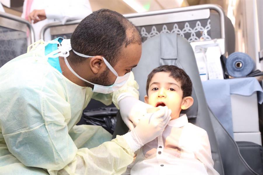 بالصور.. تقديم خدمات طبية لركاب رحلة قطار 