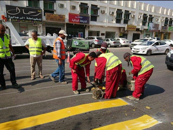 بالصور .. إغلاق 18 موقعاً وضبط 97 مخالفة في حملة لبلدية العليا بالرياض