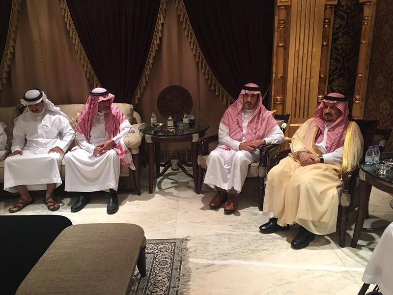 أمير الرياض يعزي مدير عام الدفاع المدني في وفاة شقيقته وابنتيها أمير الرياض يعزي مدير عام الدفاع المدني في وفاة شقيقته وابنتيها