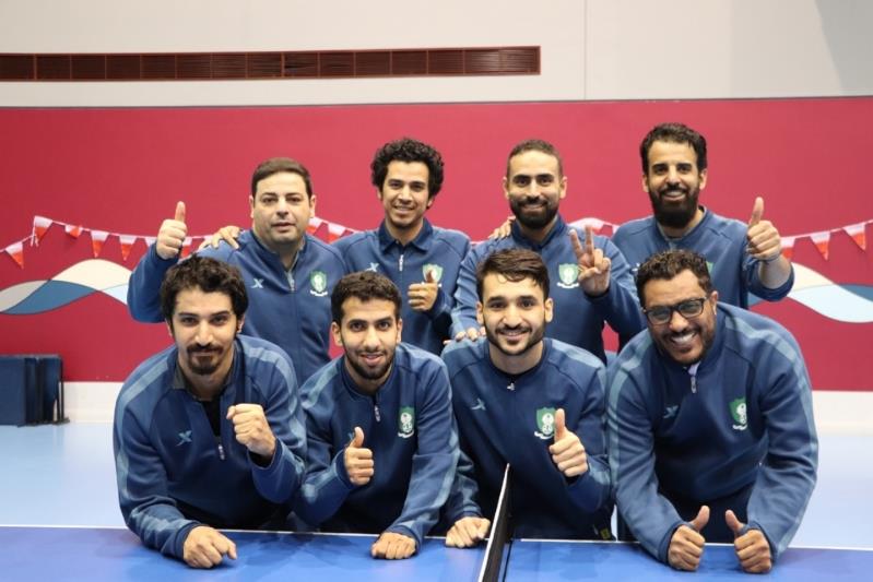 بالصور .. رئيس هيئة الرياضة يكافئ لاعبي الأهلي لكرة الطاولة