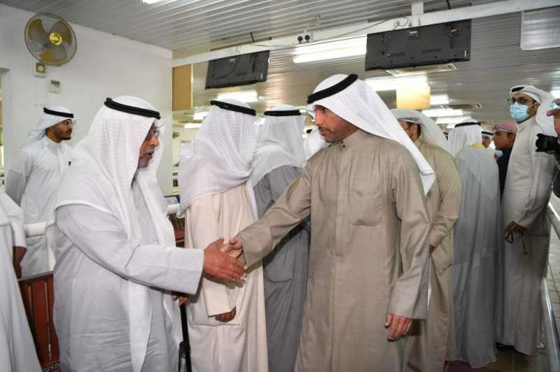 جموع غفيرة تشيع جثمان السياسي البارز أحمد الخطيب 