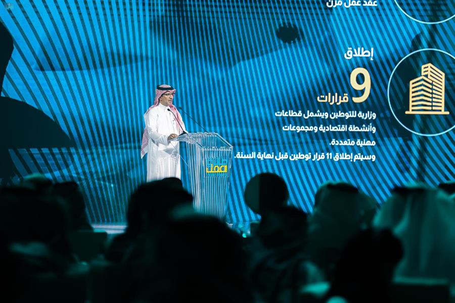 وزير "الموارد البشرية" يكرم 24 منشأة فائزة بجائزة العمل في نسختها الثانية 