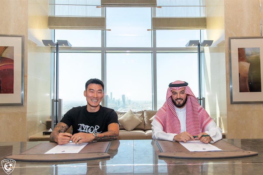الهلال يجدد عقد جانغ هيون سو