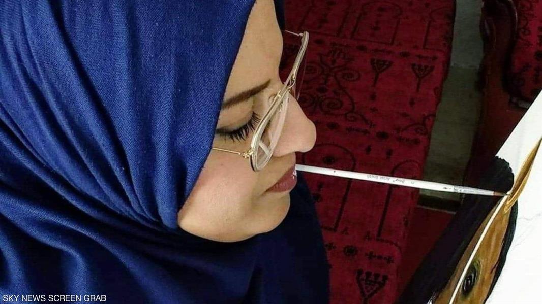 الفن بالفم.. تشكيلية تونسية تخوض الفن بالفم.. تشكيلية تونسية تخوض