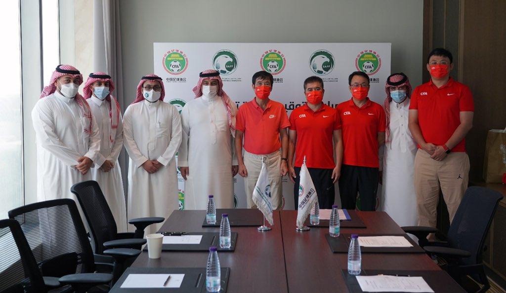 اتحاد الكرة يوقع مذكرة تفاهم مع نظيره الصيني اتحاد الكرة يوقع مذكرة تفاهم مع نظيره الصيني