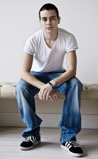 ممثلة تركية تتحول لذكر كامل