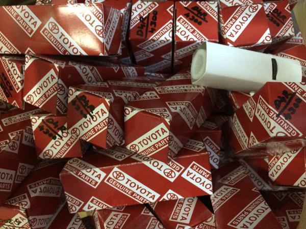 التجارة تغلق معرض قطع غيار 