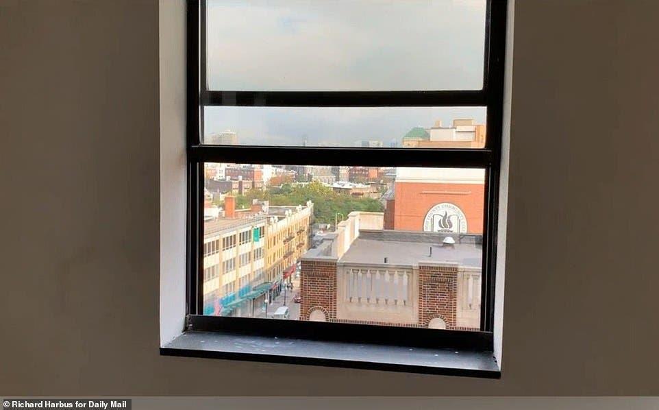 أميركي حاول الانتحار.. وأنقذته سيارة فاخرة