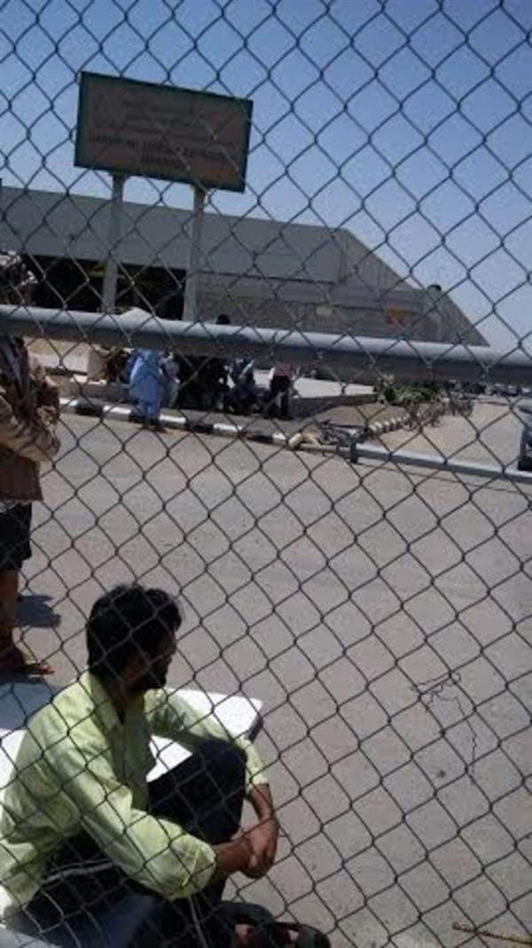 عمال شركة بحرة يغلقون بوابتها ودوريات الأمن تباشر الموقع