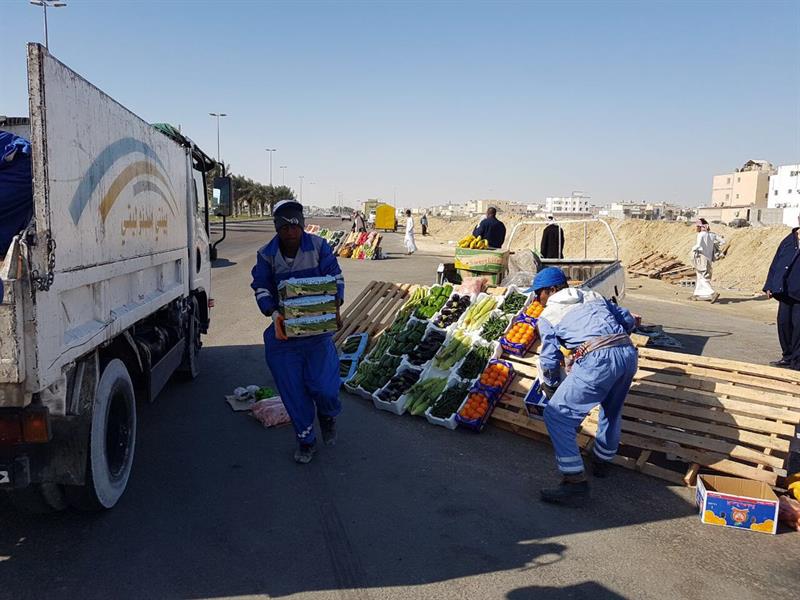 بلدية غرب الدمام: مصادرة ٣ أطنان من الخضار والفاكهة وإزالة ١٥ بسطة في حملة ميدانية في ضاحية الملك فهد بلدية غرب الدمام: مصادرة ٣ أطنان من الخضار والفاكهة وإزالة ١٥ بسطة في حملة ميدانية في ضاحية الملك فهد