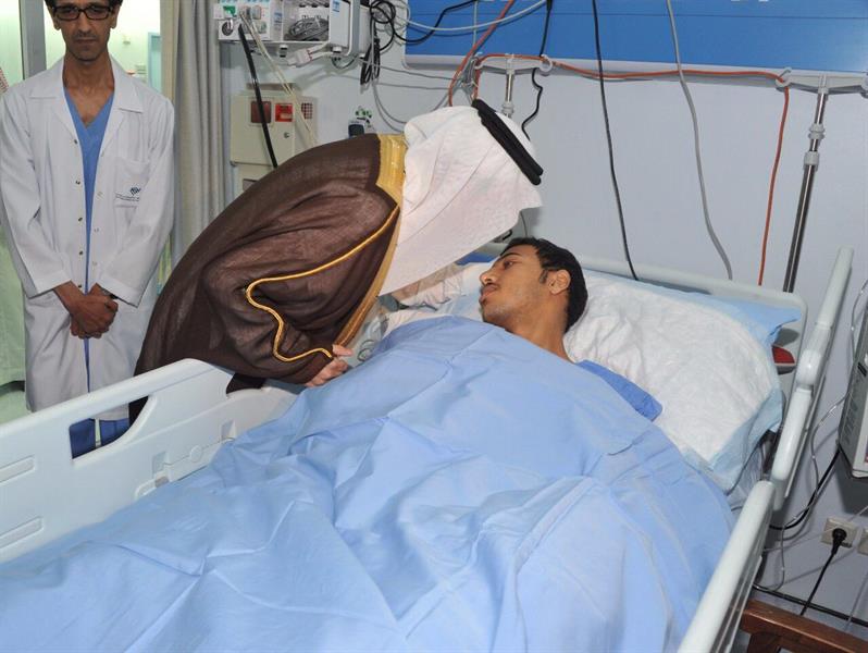 بالصور.. أمير الشرقية يزور رجلي الأمن اللذين أصيبا في حادث إطلاق المقذوف بالعوامية