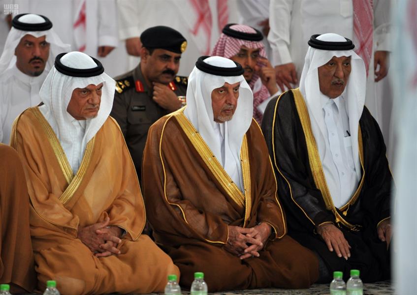الصلاة على الأمير سعد الفيصل بالمسجد الحرام ودفن جثمانه بمقبرة العدل - صور الصلاة على الأمير سعد الفيصل بالمسجد الحرام ودفن جثمانه بمقبرة العدل - صور