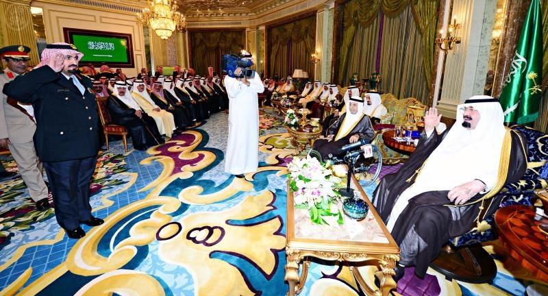 خادم الحرمين الشريفين يستقبل المهنئين بشهر رمضان 