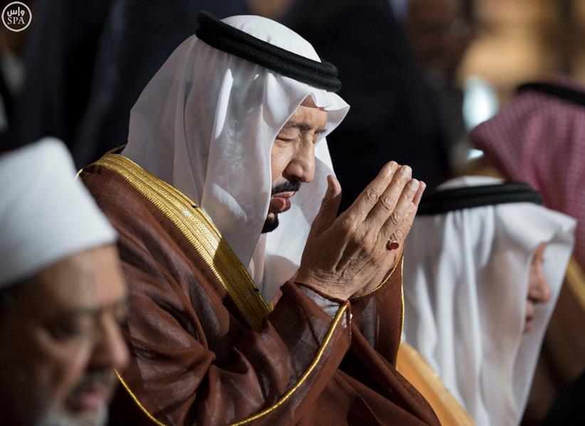 خادم الحرمين يزور الجامع الأزهر.. والدكتور الطيب في استقباله