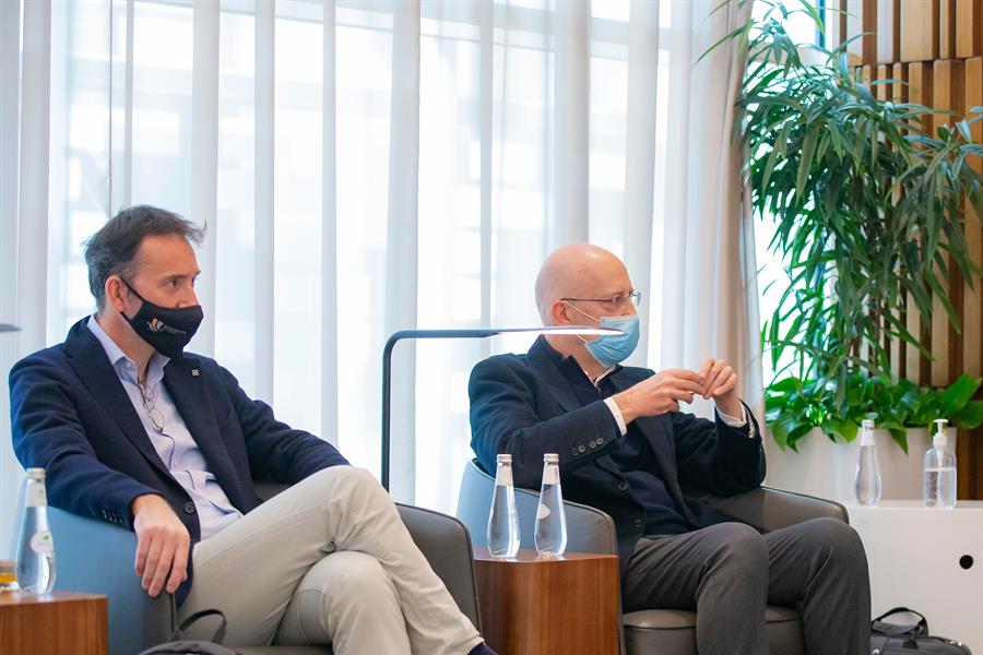 وزير الرياضة يجتمع مع رئيس الاتحاد الإسباني