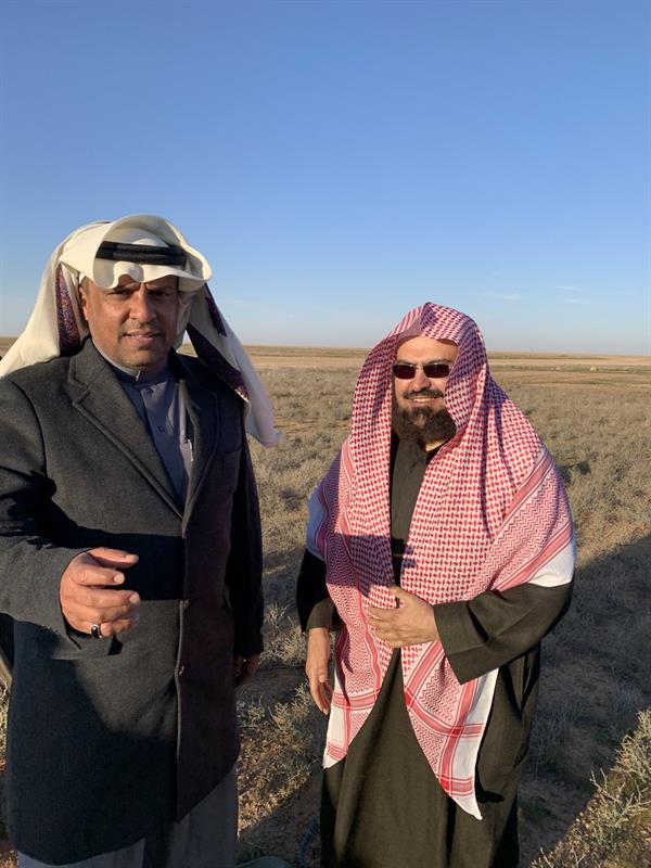 الشيخ السديس يزور مشروع الفقع بالقصيم ويشارك في جمعه