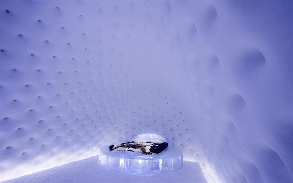 بالصور.. من داخل الفندق الجليدي في السويد حيث لا مكان للدفء بالصور.. من داخل الفندق الجليدي في السويد حيث لا مكان للدفء