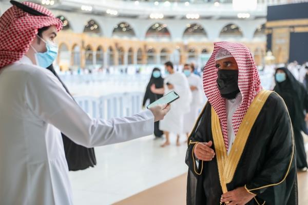 لبس الكمامة والمعقمات العطرية تتصدر الفتاوى