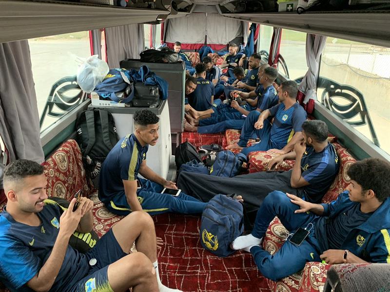 بالصور.. حافلة فريق سعودي مصممة على شكل جلسات عربية!